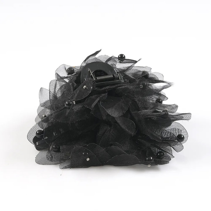 Clama de par cu flori negre