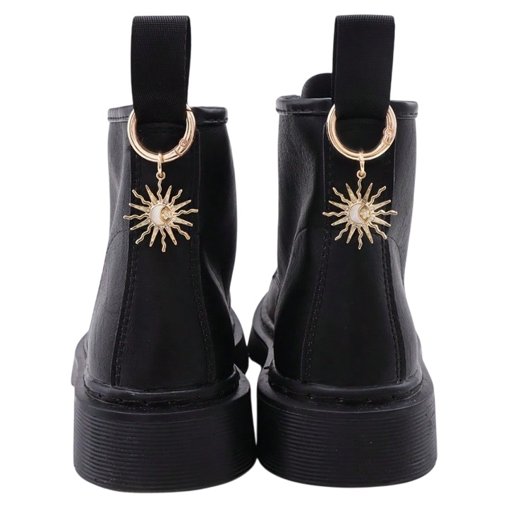Set de 2 accesorii pentru cizme, The Casius, model Luna si Soarele, culoare auriu, talismane