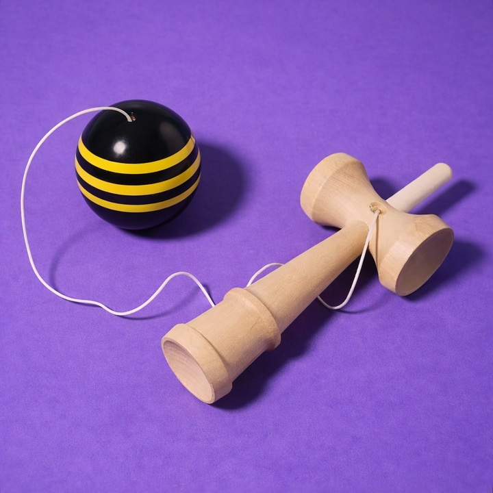 Kendama din lemn, 18x7cm, negru/galben