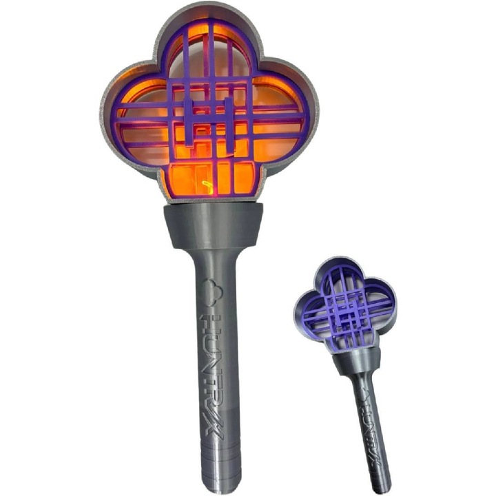 Breloc cu pendant lightstick HUNTRIX si Saiaboy, argintiu laser, accesoriu pentru fani