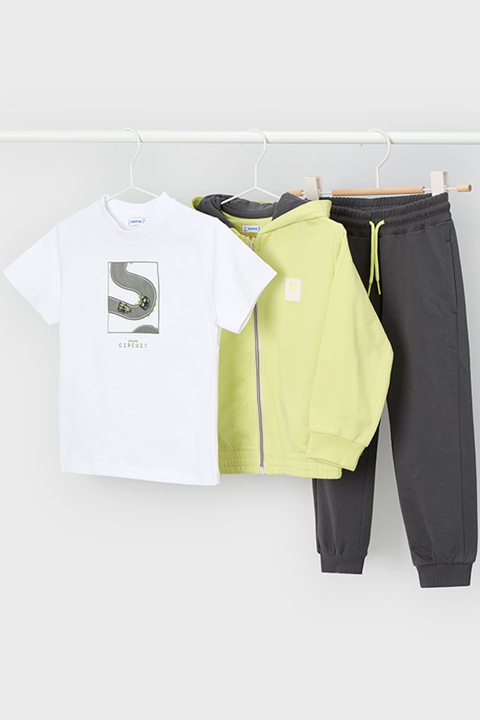 Mayoral, Set de tricou din amestec de bumbac, hanorac si pantaloni de trening - 3 piese, Alb, Verde lime, Gri antracit, 116 CM