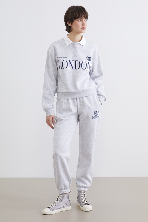 LC WAIKIKI, Pantaloni de trening crop cu broderie, Gri deschis melange