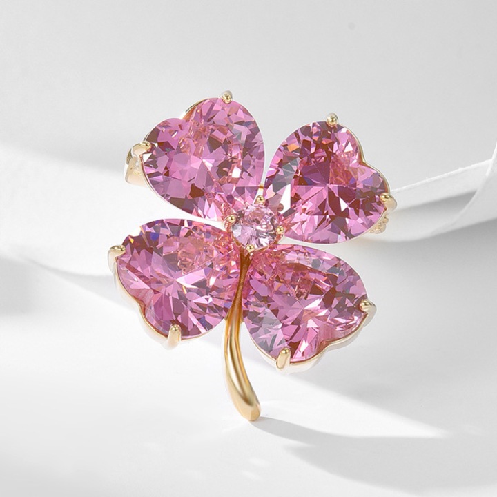 Brosa dama, AeroStrideX, trifoi cu patru foi, cristal roz, aliaj, 3.5x2.8cm