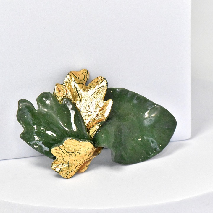 Brosa NARRU din lut polimeric si rasina epoxidica, unica, model floral, multicolor