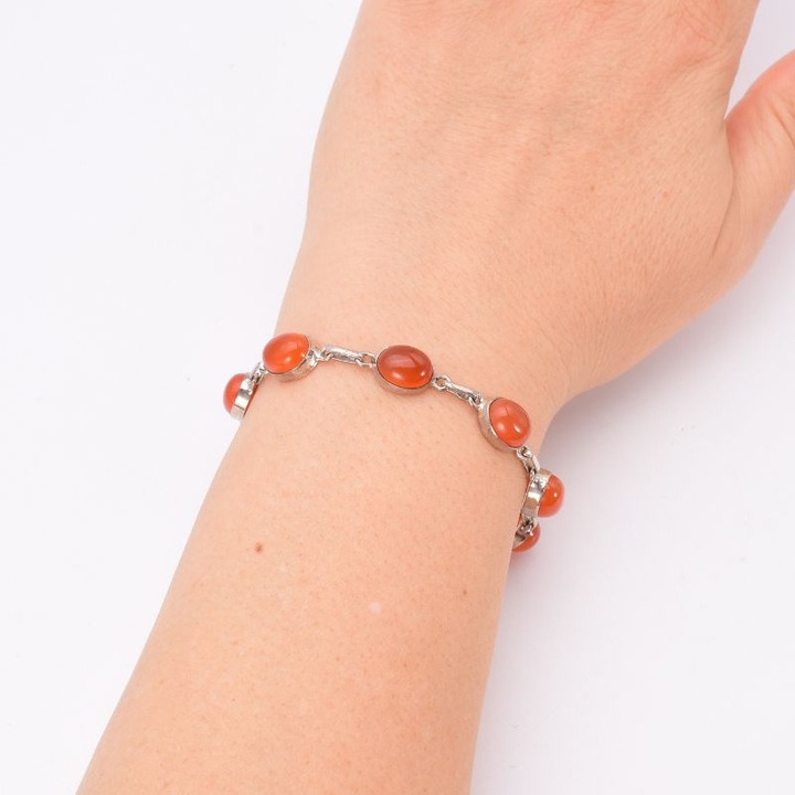 Bratara cu carneol oval din argint, lungime 18 + 1 cm