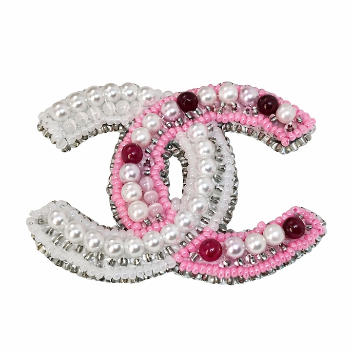 Brosa statement eleganta handmade, perle si margele, design iconic alb roz argintiu, Amma Design