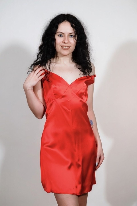 Furou dama Katerinna matase naturala 100%, de dud 19 momme 6 A rosu aprins. Marimea XL