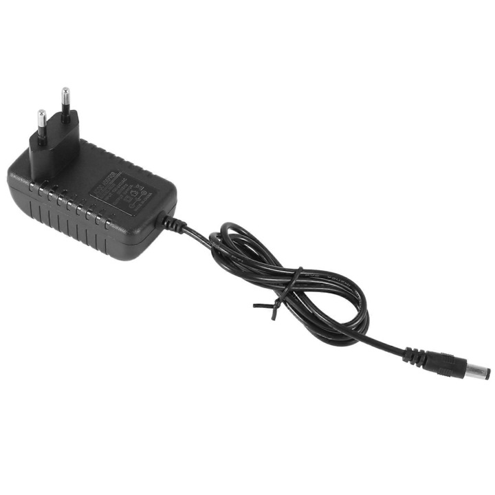 Hálózati adapter, 9V 2A, EU csatlakozó, mérete 7x4x2cm, fekete színű