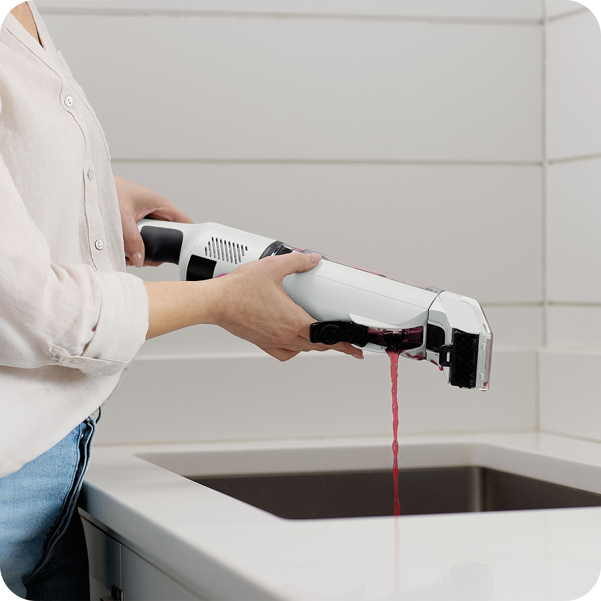 Aparat portabil de curatat pete StainForce Shark HX100EU, pentru covoare, tapițerie, saltele si interior auto, aspirare umeda, sistem spray-extractie pentru pete dificile, rezervor 0,14 L, putere 100 W