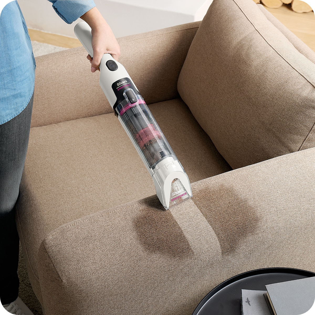 Aparat portabil de curatat pete StainForce Shark HX100EU, pentru covoare, tapițerie, saltele si interior auto, aspirare umeda, sistem spray-extractie pentru pete dificile, rezervor 0,14 L, putere 100 W
