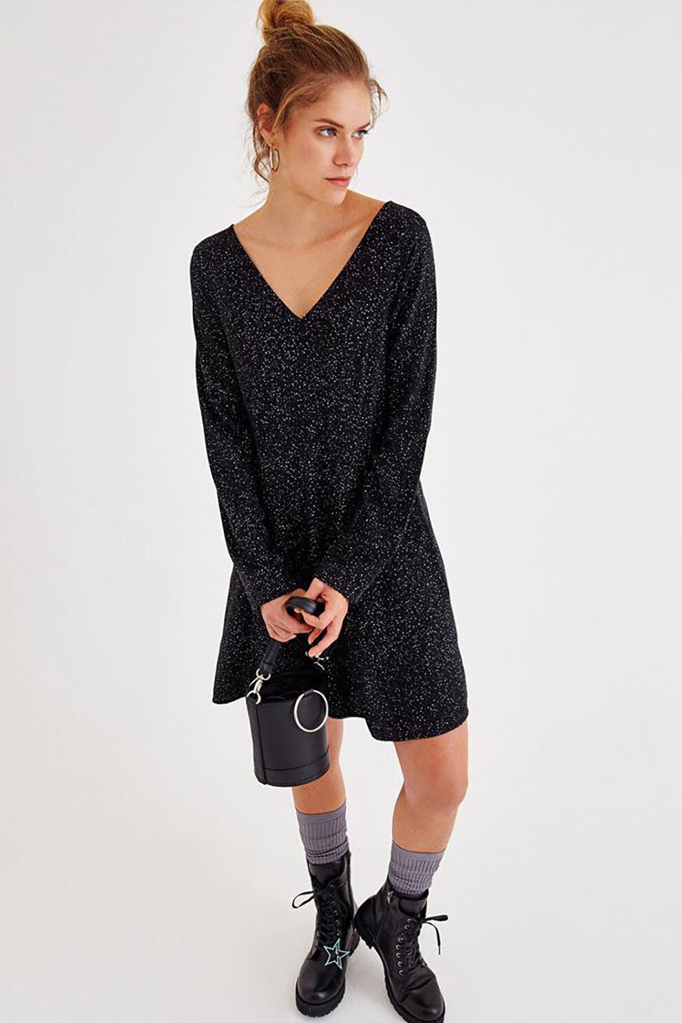 OXXO, Rochie stralucitoare cu decolteu in V si buzunare laterale, Alb, Negru, M