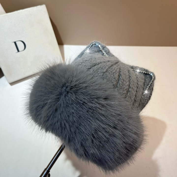 Плетена дамска шапка, котешки уши, заешка козина, сива