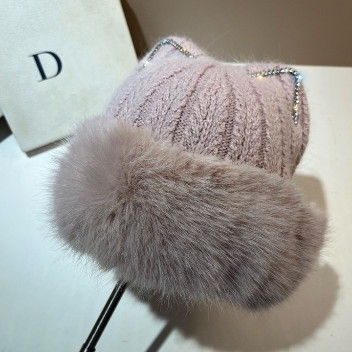 Плетена шапка за жени, котешки ушички, заешка козина, светлорозова