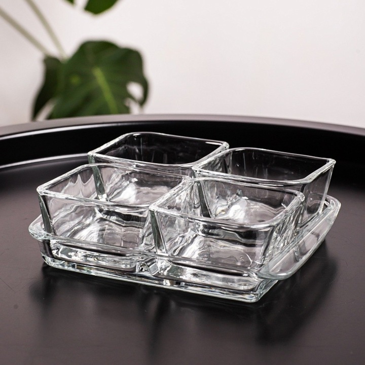 Комплект от 4 стъклени купички тип пъзел MADGENIX от стъкло, за сервиране на сосове, предястия, дресинги, кетъринг, ядки и закуски, с включена стъклена тава, елегантен модулен дизайн