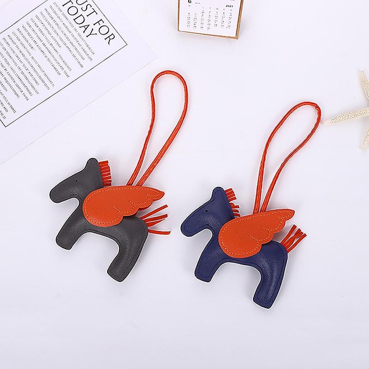 PU bőr ló medálos kulcstartó, narancssárga, 1 darab