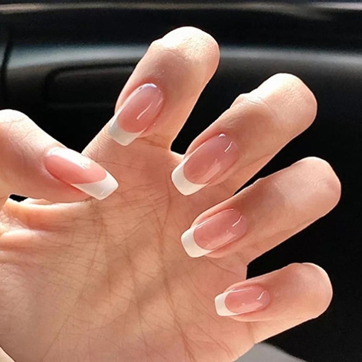 Set unghii false nude cu varfuri albe, 24 bucati, lungime medie, lipici inclus