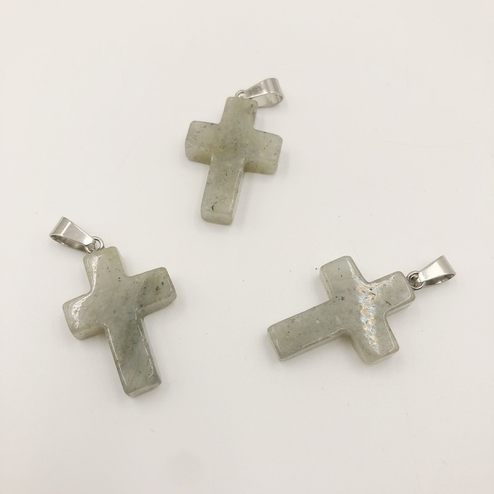 Pandantiv cruce din Labradorit Gri Natural, 18x25mm, cu finisaj lucios, bail din metal argintiu