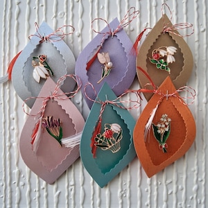 Martisoare de Poveste: Set 6 Brose Flori in „Scoici” Colorate