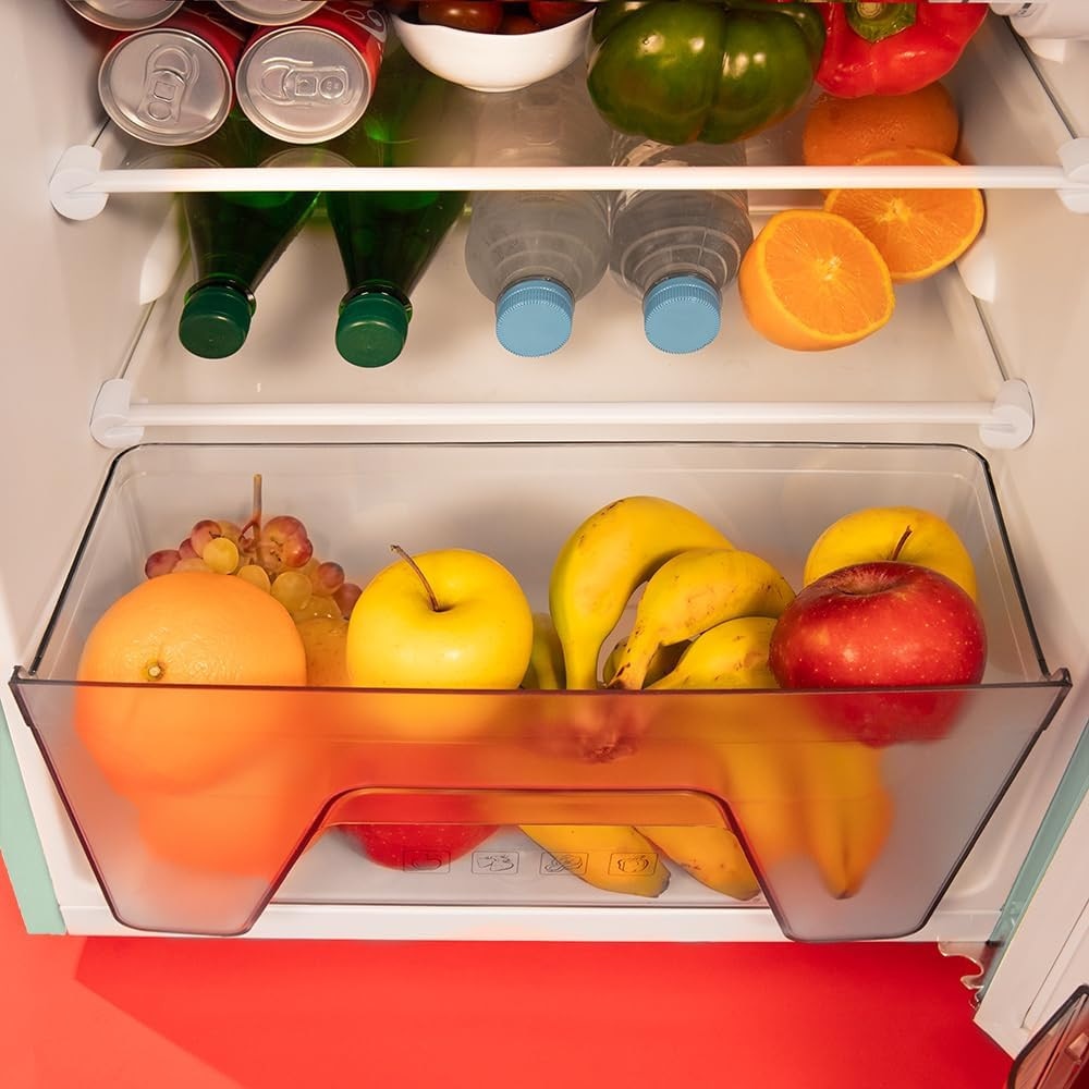 Mini frigider Retro Cecotec, Bolero CoolMarket Mini, Total No Frost, 86 litri, H 89.3 cm, congelator 26 litri, 2 rafturi sticla securizata, 1 sertar pentru fructe/legume cu control temperatura/umiditate, rosu