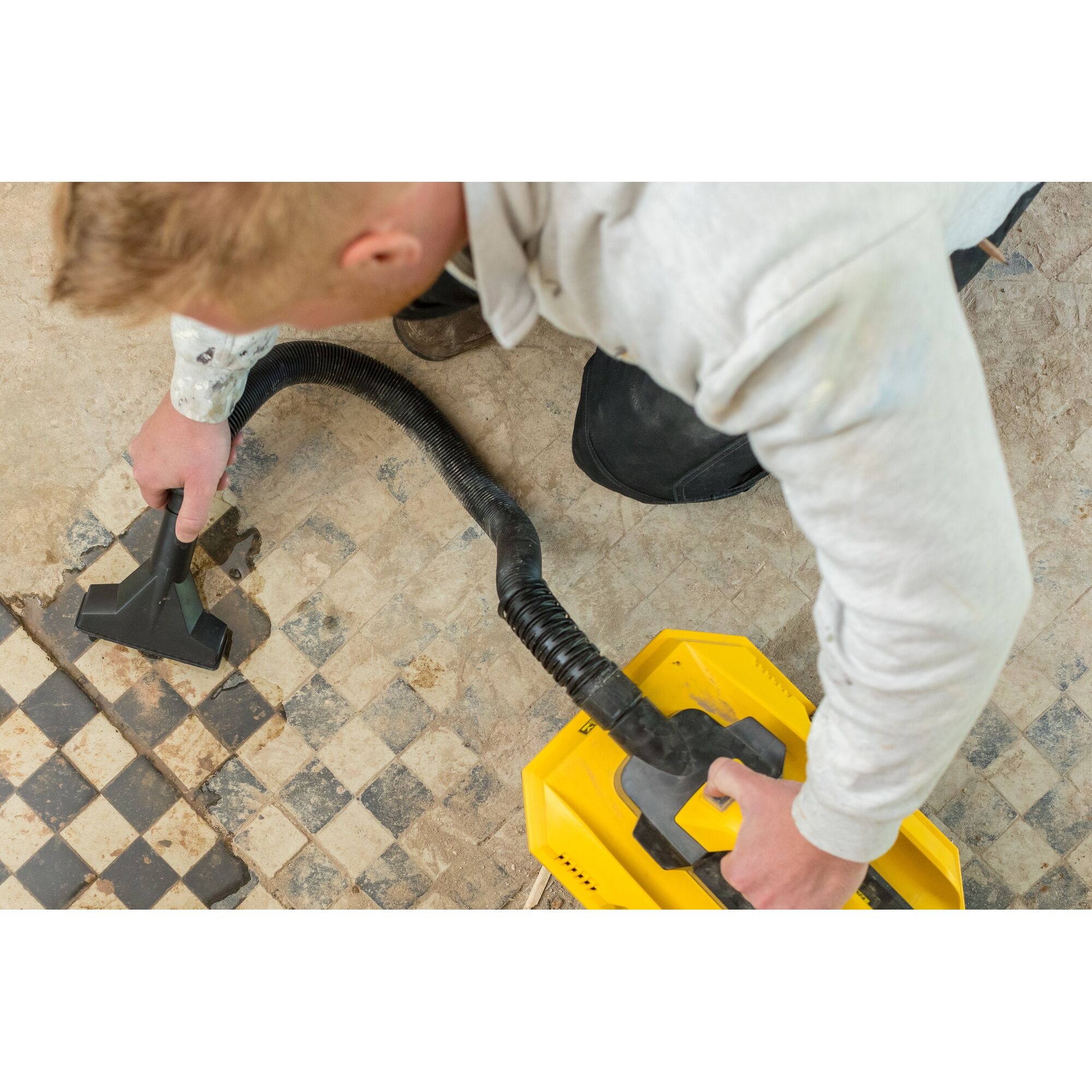 Aspirator cu acumulator FatMax FMC795B-XJ, 18V, capacitate rezervor 7.5L, furtun 2.4m, 945L/min