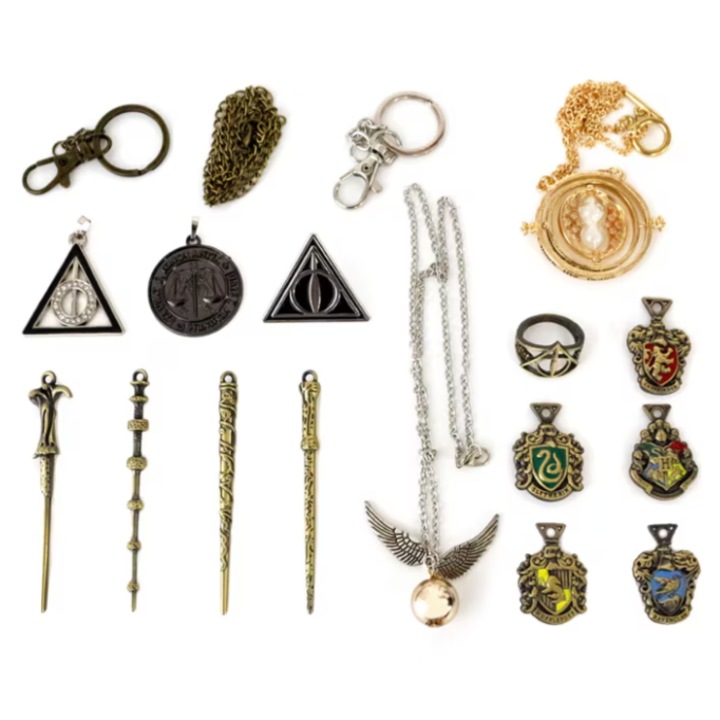 Harry Potter készlet 15 darabos (8 kulcstartó + 4 varázspálca + 2 medál + 1 gyűrű, plusz lánc és kapocs), YDCY™, fém anyag, Roxfort Halál ereklyéi, cosplay és partik számára