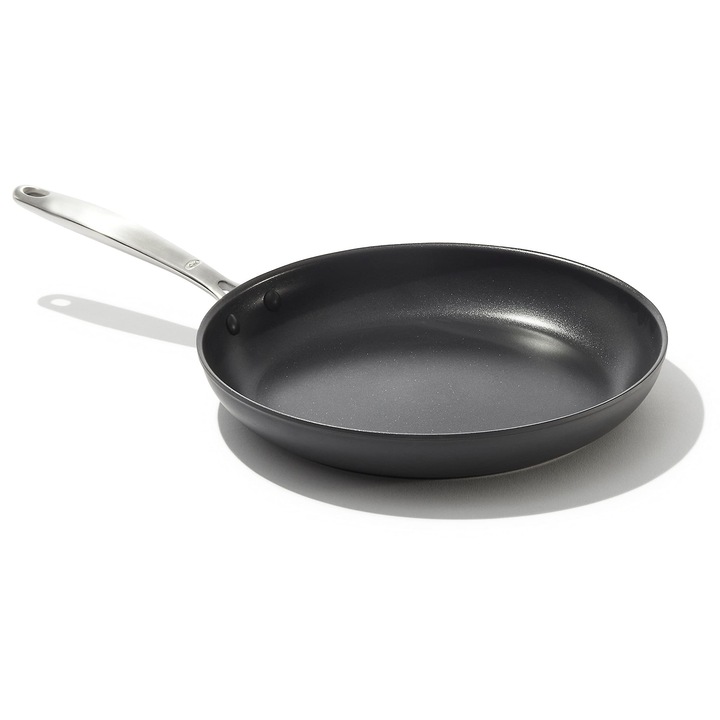 Tigaie ceramica 12", Acoperire antiaderenta, OXO, Durabila, Rezistent la zgarieturi Maner din otel inoxidabil, Se poate spala in masina de spalat vase si cuptor Negru