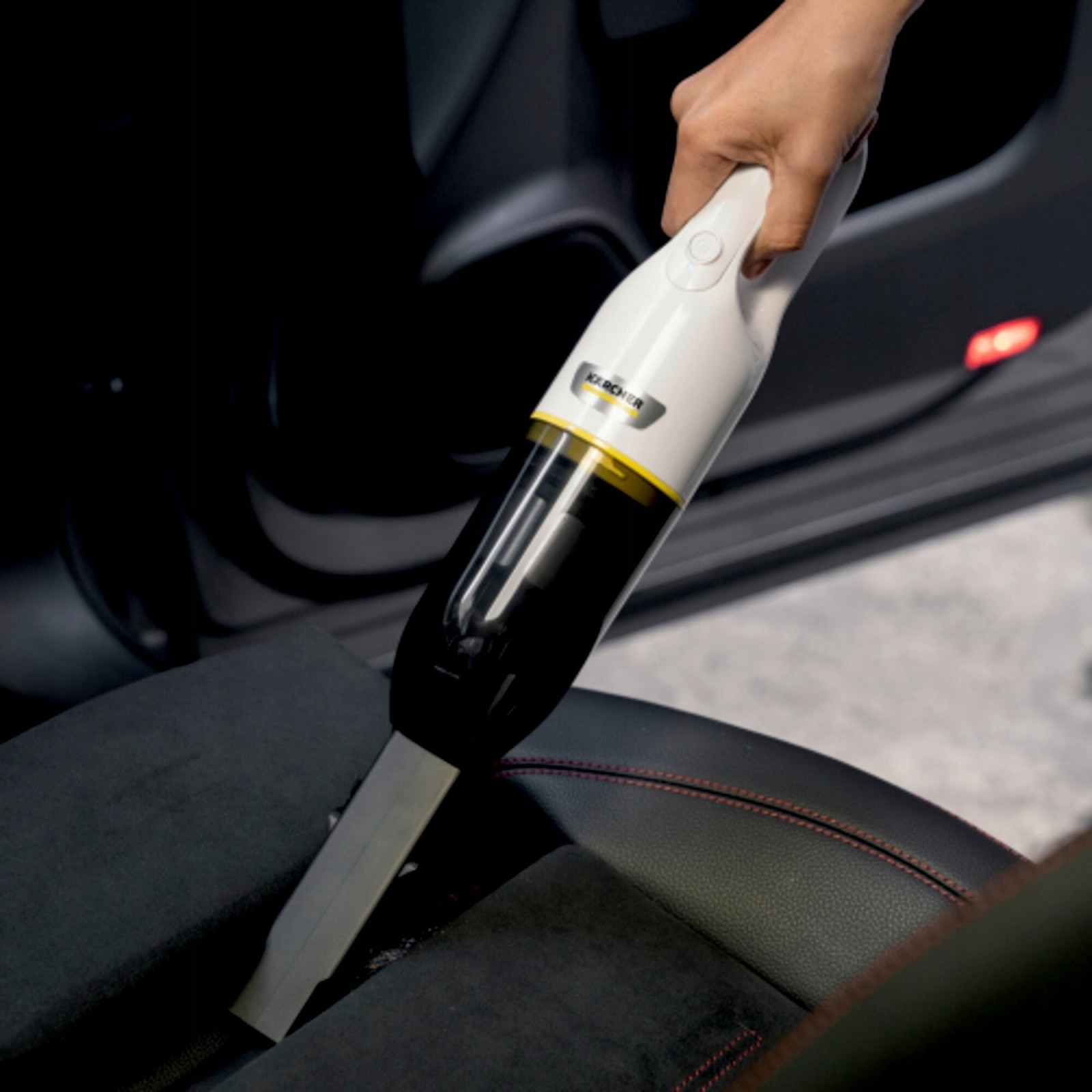 Aspirator de mana KARCHER CVH 2 1.198-330.0, 70 W, capacitate 0.15 l, Alb