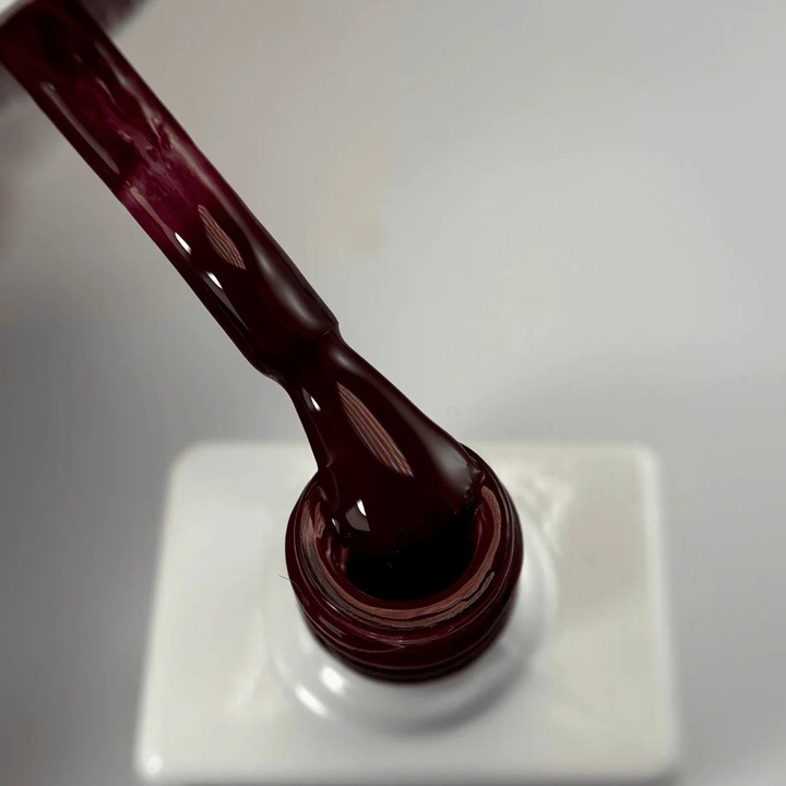 Oja Semipermanenta Unghii Duchesse Nails, Acoperire dintr-un strat, HEMA&TPO FREE, Nuanta Deep Red, 10 ml