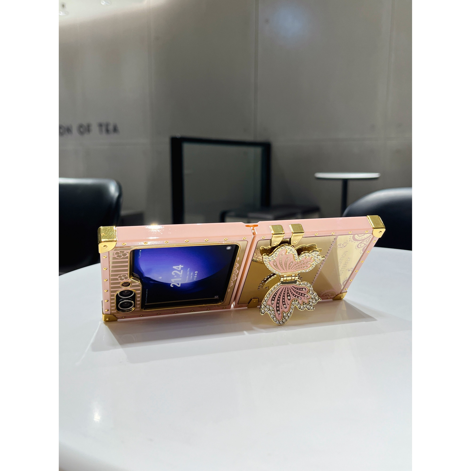 Husa pentru Samsung Galaxy Z Flip7, Protectie durabila din TPU, Protectie Integrala Anti-Soc, Design Durabil, LIXR-03EN®, Suport roz pentru fluturi，Roz