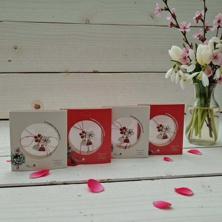 Esenta de Martie: Colectie de 4 Brose Florale Alb-Rosu cu Efect de Plutire