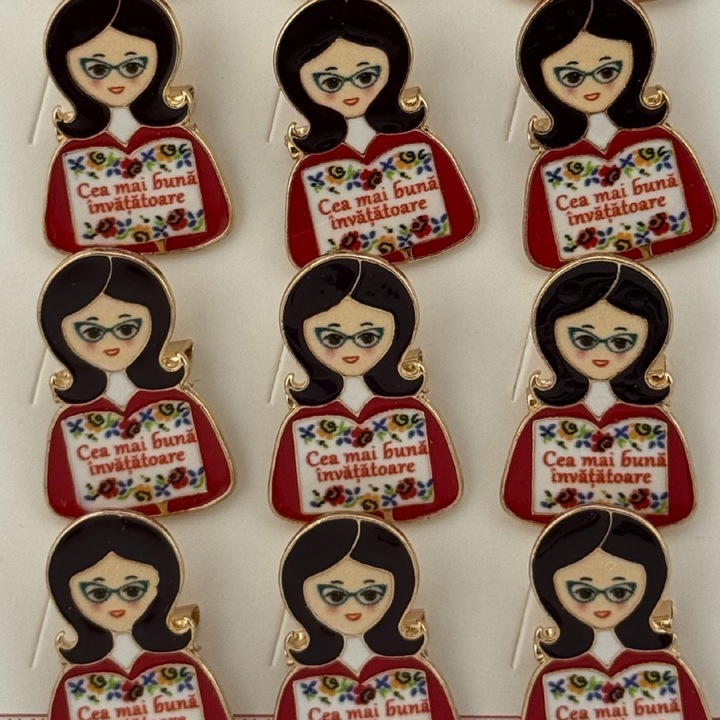 Set 12 Brose Martisor Primavara, Jolie, Model Fata, Mesaj Cea Mai Buna Invatatoare, Multicolor