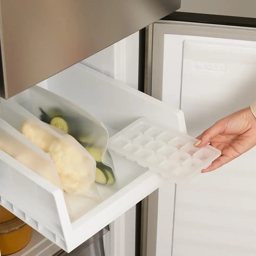 Frigider side by side No Frost CREATE, Studio, 503 litri, H 177 cm, congelator 186 litri, Tehnologie Inverter, temperatura reglabila, 3 rafturi din sticla, 6 compartimente pe usa, sistem Care, functie Multi Air Flow, finisaj sticla mata, negru