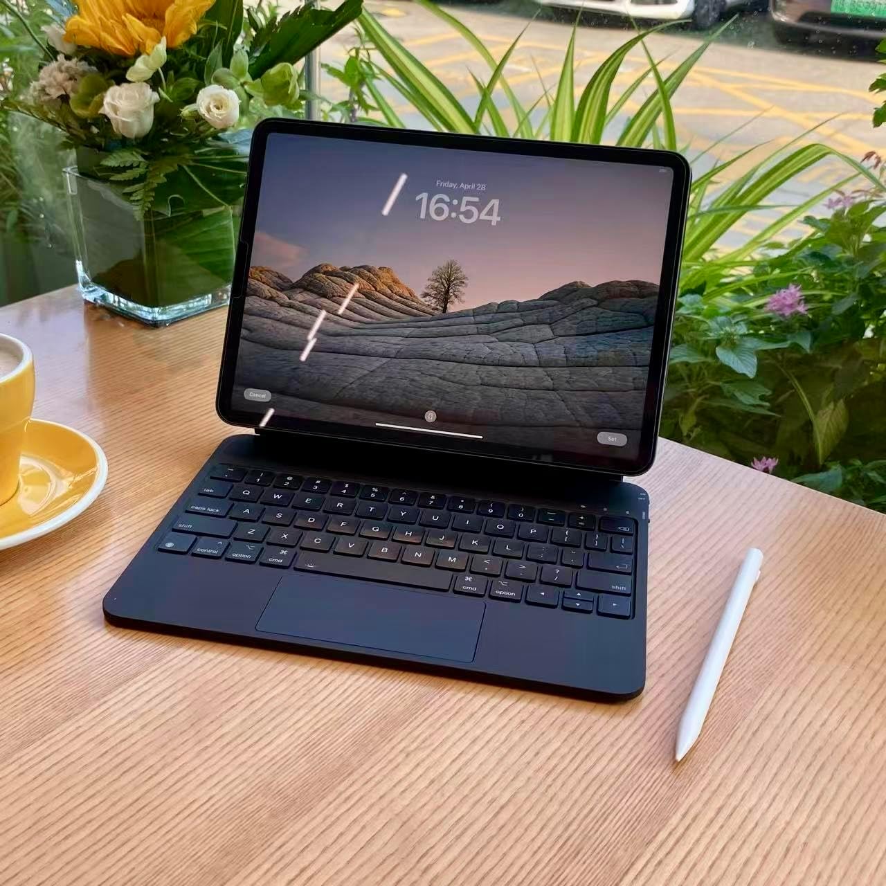 Husă cu tastatură Bluetooth pentru iPad Pro 11" 2024, iluminată, detașabilă, neagră