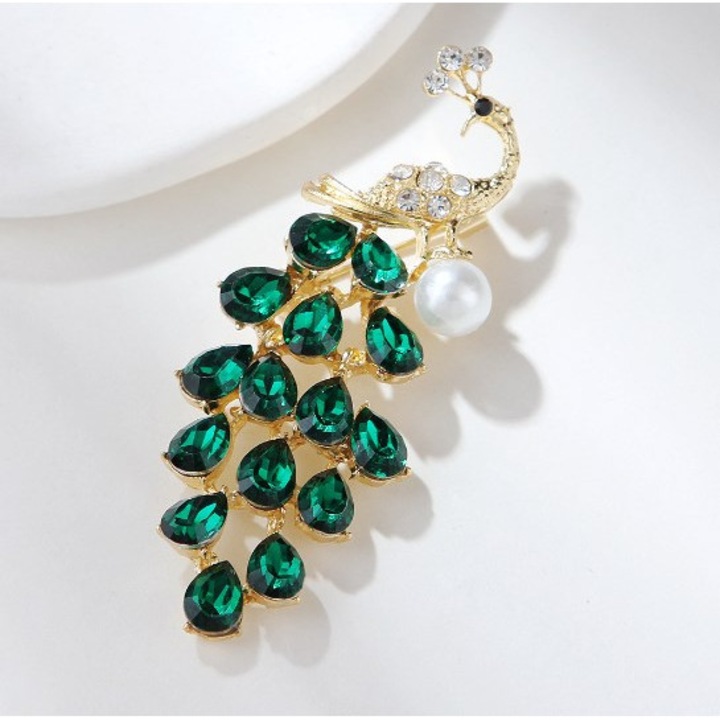 Brosa in forma de paun, cu cristale si perla, verde