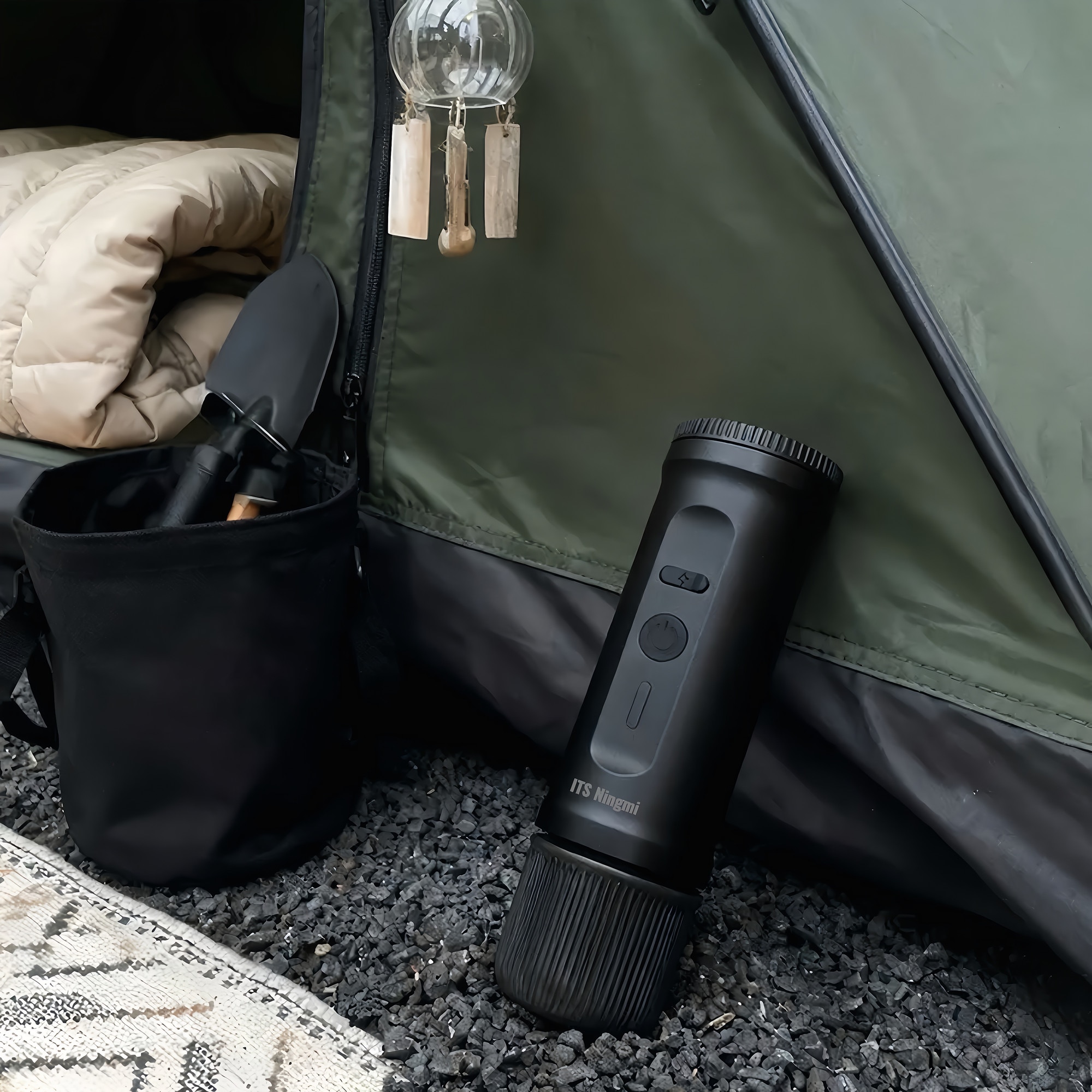 Espressor portabil electric 3 in 1, 20 bar, compatibil Nespresso & cafea macinata, USB / auto / priza, cu suport pliabil si geanta, pentru calatorii, camping, birou, negru