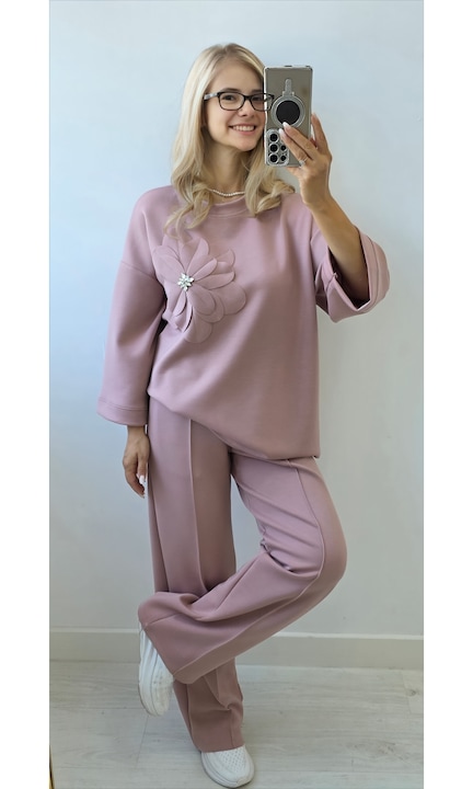 Trening dama cu floare aplicata, din 45%vascoza si 55% elastan, roz prafuit, Roz prafuit