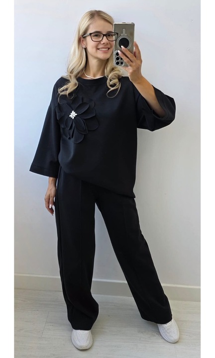 Trening dama cu floare aplicata, vascoza si elastan, Negru