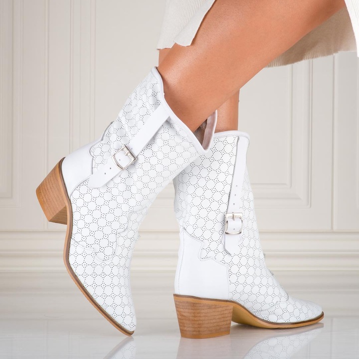 Ghete piele naturala perforata Myrai