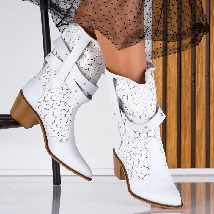 Ghete piele naturala perforata Esma, 40