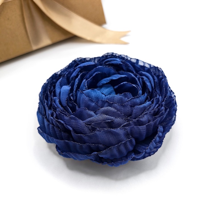 Brosa eleganta bujor, Corizmi, So Elegant, floare mare din voal albastru inchis