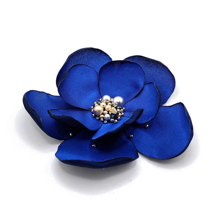 Brosa floare din matase satinata, Corizmi, Sublime, mijloc cu perle si cristale, albastru, 9 cm