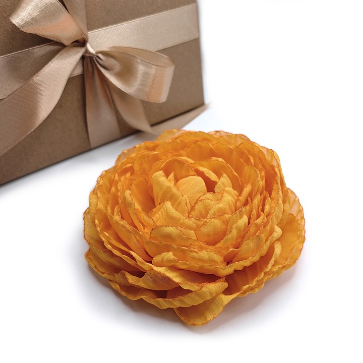 Brosa eleganta bujor, Corizmi, So Elegant, floare mare din voal portocaliu