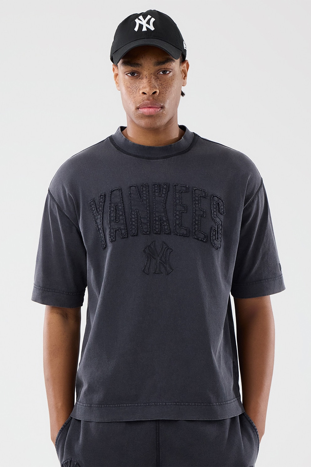 New Era, Tricou din amestec de bumbac cu Yankeed in relief, Negru stins, L