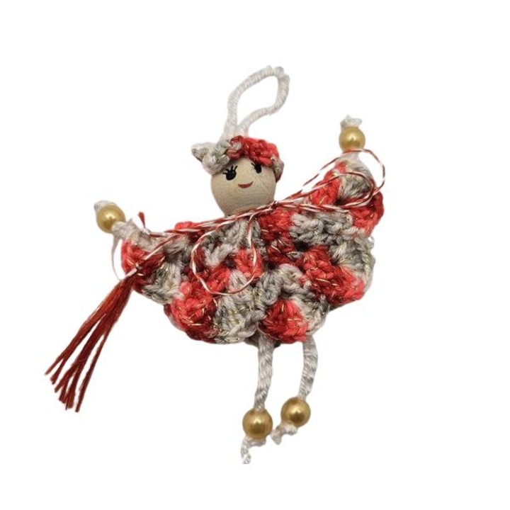 Martisor crosetat - fetita cu palarie si rochita rosie, 7cm