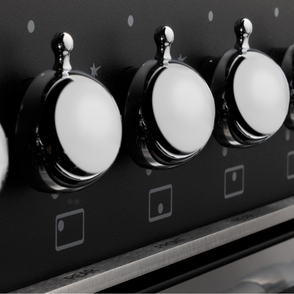 Aragaz cu plita pe gaz Bertazzoni, colectie Heritag, 90 cm, 6 arzatoare, cuptor electric, capacitate 103 litri, 11 moduri de gatire, temperatura reglabila, termometru cu sonda integrat, usa cu inchidere soft-close, clasa energetica A, negru mat