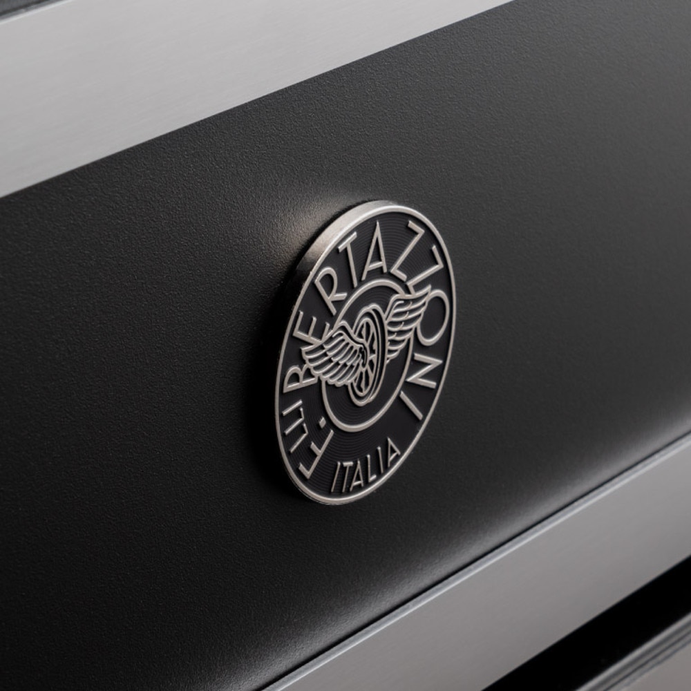 Aragaz cu plita pe gaz Bertazzoni, colectie Heritag, 90 cm, 6 arzatoare, cuptor electric, capacitate 103 litri, 11 moduri de gatire, temperatura reglabila, termometru cu sonda integrat, usa cu inchidere soft-close, clasa energetica A, negru mat