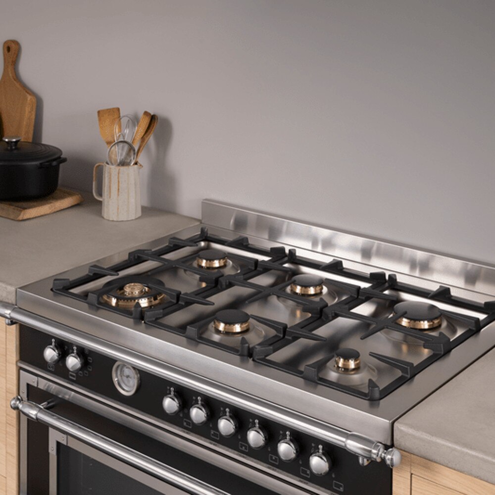 Aragaz cu plita pe gaz Bertazzoni, colectie Heritag, 90 cm, 6 arzatoare, cuptor electric, capacitate 103 litri, 11 moduri de gatire, temperatura reglabila, termometru cu sonda integrat, usa cu inchidere soft-close, clasa energetica A, negru mat