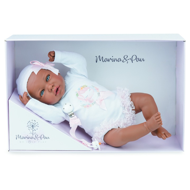 Gala baba 45 cm, Marina & Pau, fekete bőr, kék szemek, mintás body, sapka és cumi szett
