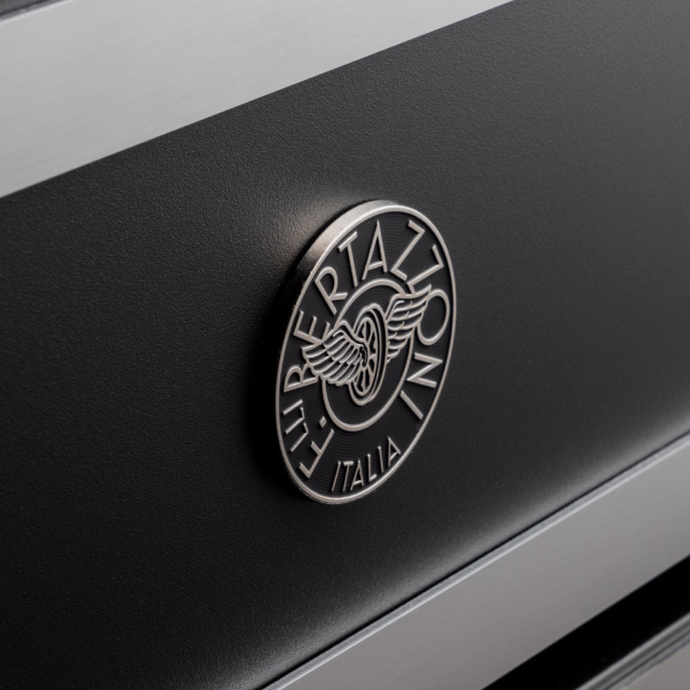 Aragaz cu plita pe inductie Bertazzoni, colectie Heritage, latime 90 cm, 5 zone, cuptor electric 103 l, temperatura reglabila max. 250°C, 11 functii de gatit, convectie, iluminare interioara, termometru integrat, sticla triplustratificata, negru mat