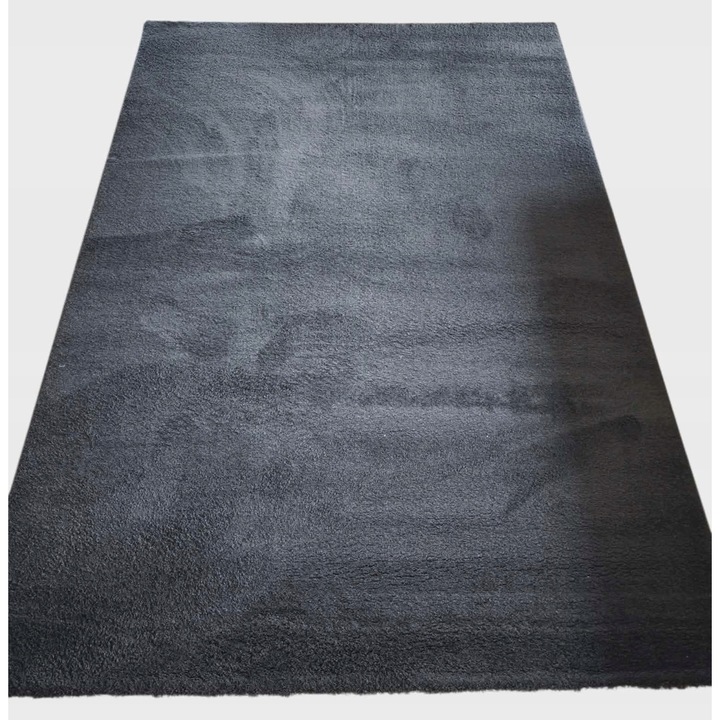 Covor plusat, bez marki, negru profund, 160x230cm, fir moale 22mm, aspect catifea, densitate mare, sprancenat, elegant, rezistent, antistatic, stil modern loft, lux